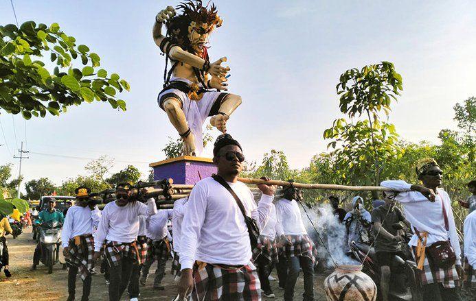 Ribuan Warga Saksikan Karnaval Akbar Desa Sekapuk Gresik, Guyub Rukun dan Inovatif