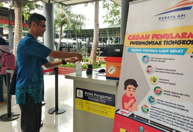 Lawan Corona, KAI Daop 8 Gencar Lakukan Edukasi Dan Preventif Ke Penumpang