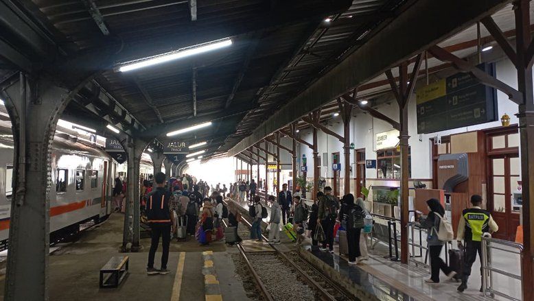 Layanan Tukar Uang Baru Gratis bagi Pemudik: Kolaborasi KAI dan Bank Indonesia di Stasiun Jember