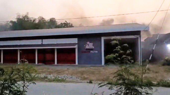 Terdengar Ledakan Berulang, KDMP Dlanggu Mojokerto Terbakar