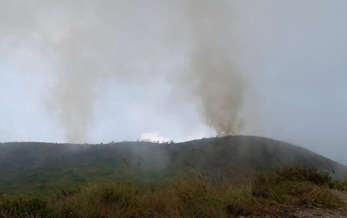 Lereng Gunung Pawitra Terbakar