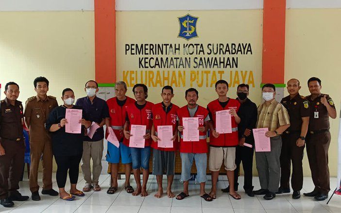 Kejari Surabaya Serahkan 9 SKPP Perkara <em>Restorative Justice</em>