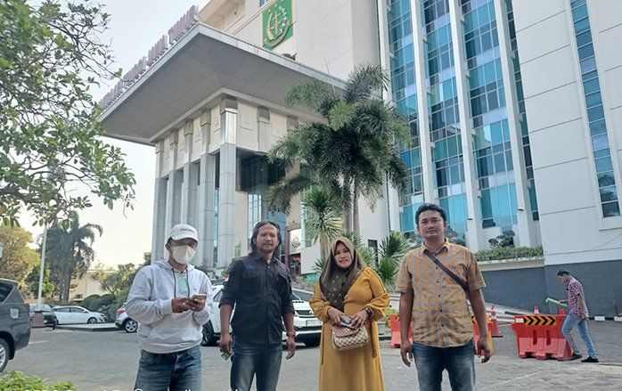 Kawal Kasus Dana BOS, Wartawan Sampang Datangi Kantor Kejati Jatim 
