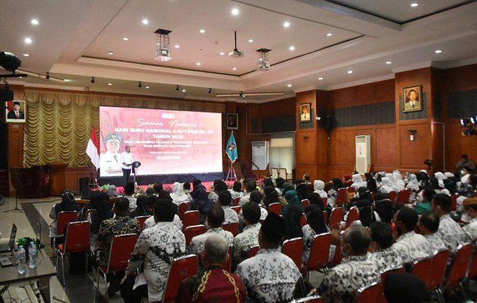 Pendidikan di Surabaya Harus Humanis, Eri Cahyadi: Agar Siswa Memiliki Rasa Hormat pada Guru