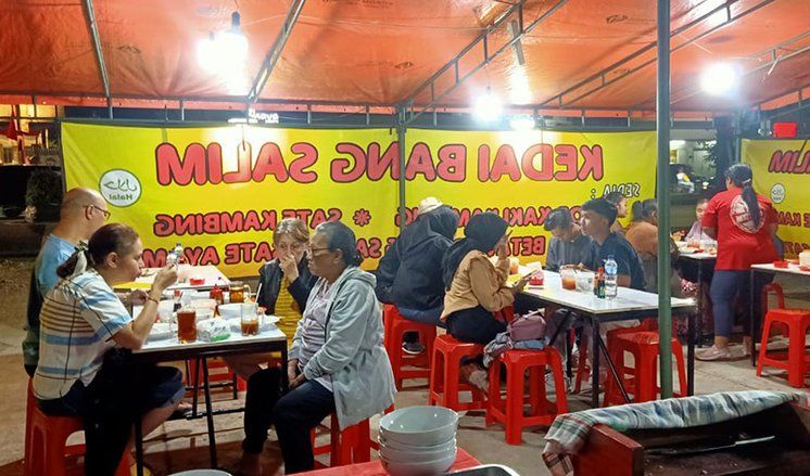 Menikmati Kuliner Sop dan Sate Torpedo Kambing di Kedai Bang Salim Malang