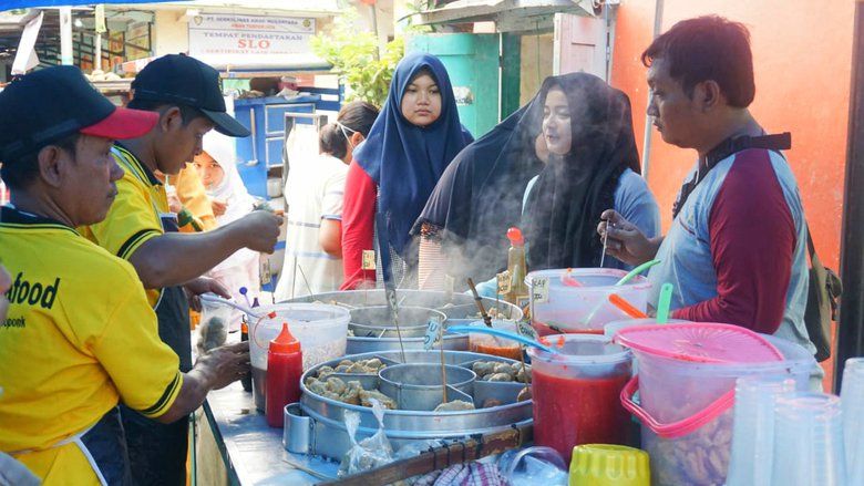 Pengamen Gresik Sukses Menuju Kuliner Pentol Seafood