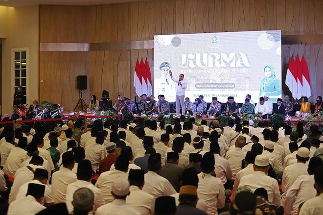 Mewujudkan Surabaya Kota Toleransi, Wali Kota Eri Kumpul Akrab dengan Tenaga Pendidik Keagamaan