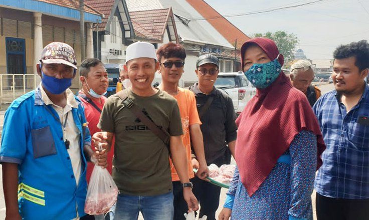 Sambut Iduladha 1443 Hijriah, Wartawan Gresik Salurkan Daging Kurban