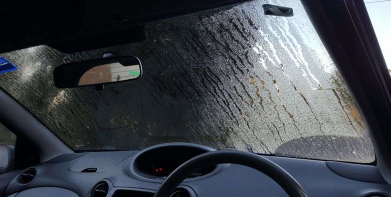 Cara Mudah Hilangkan Embun di Kaca Mobil saat Hujan