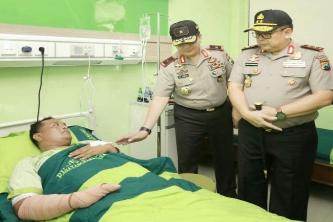 Baru Jabat, Kapolda Jenguk Anggota yang Jadi Korban Kecelakaan