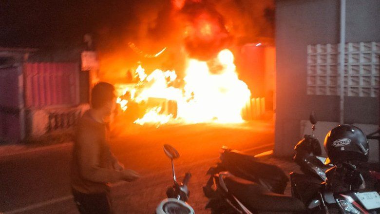 Diduga Korsleting Listrik, Toko Madura di Mojokero Ludes Terbakar