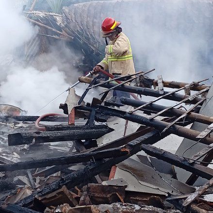 Dua Rumah di Kalisat Jember Terbakar, Pemilik Alami Luka Bakar 10 Persen