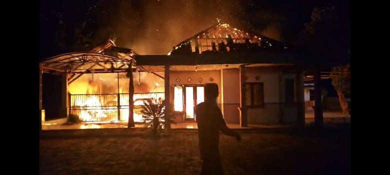 Rumah di Jember Terbakar, Al-Quran di Tengah Puing Dilaporkan Tetap Utuh