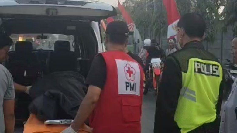Tabrak Truk Parkir, Pengendara Scoopy Tewas di Trowulan Mojokerto