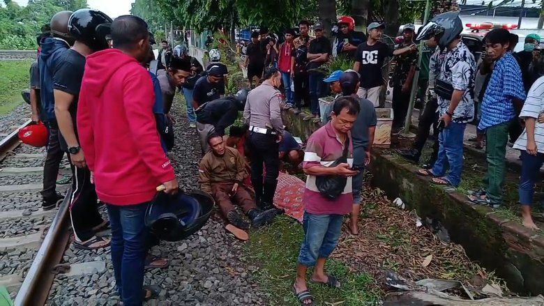 Kecelakaan Maut di Probolinggo: Motor Modifikasi Diseruduk KA Logawa