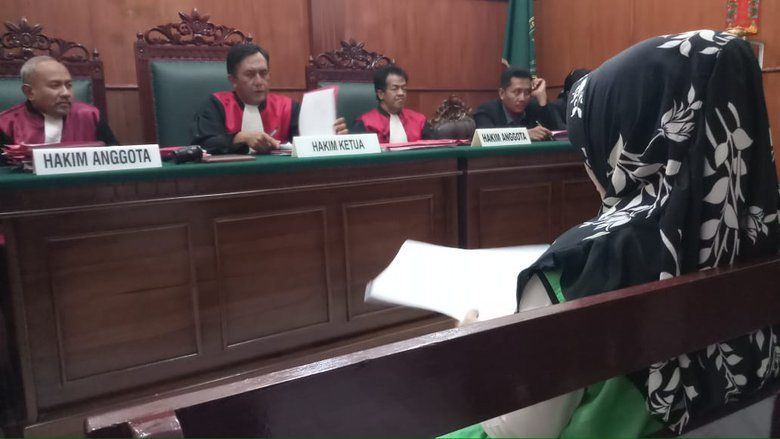 Minta Keringan Hukuman Mantan Kepsek SMPN 54 Ditegur Hakim