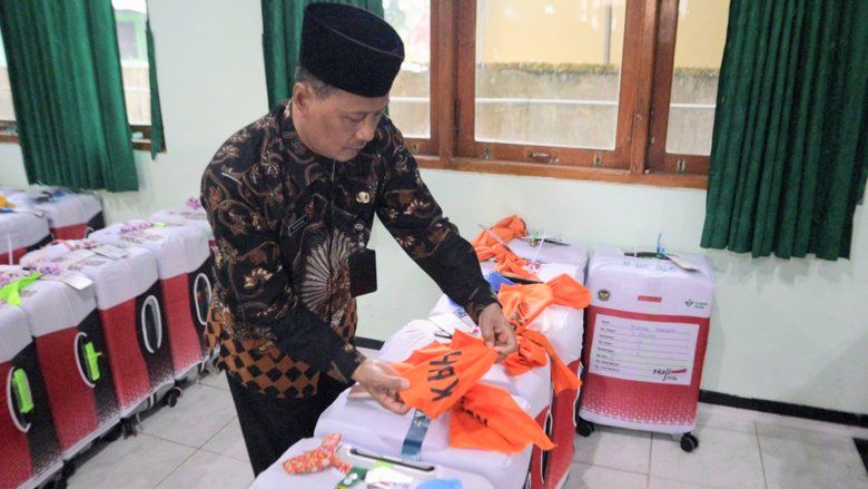 Mudahkan Identifikasi di Tanah Suci, Koper Jamaah Haji Ponorogo Disulap Penuh Warna