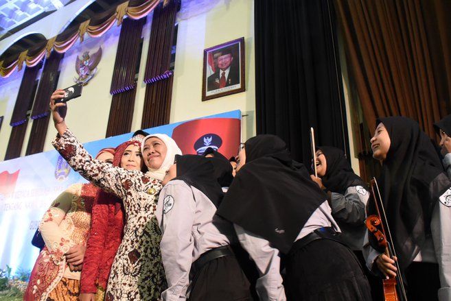 Khofifah Ingatkan Kepala Sekolah tidak Naikkan SPP