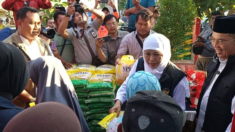 Ratusan Warga Kota Probolinggo Rela Berdesakan di Pasar Murah Sembako