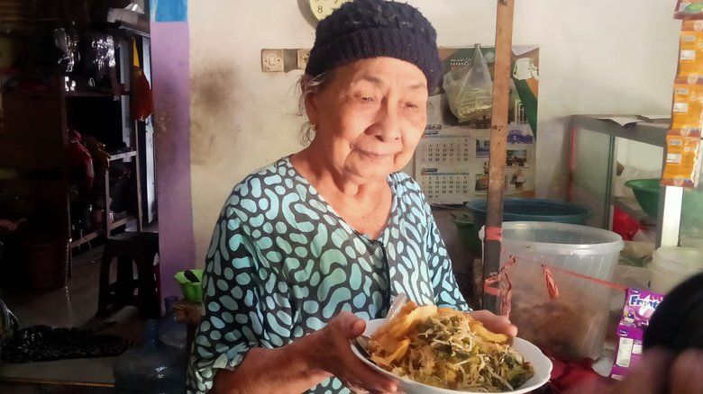 40 Tahun Bertahan Jualan Nasi Jagung, Mbah Suci di Mojokerto Tetap Pertahankan Harga Rp 4 Ribu Seporsi
