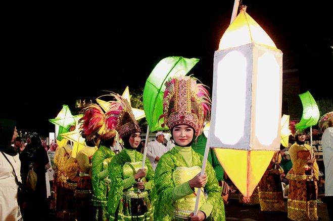 Kemeriahan Pawai Lampion Peringatan Tahun Baru Islam di Situbondo
