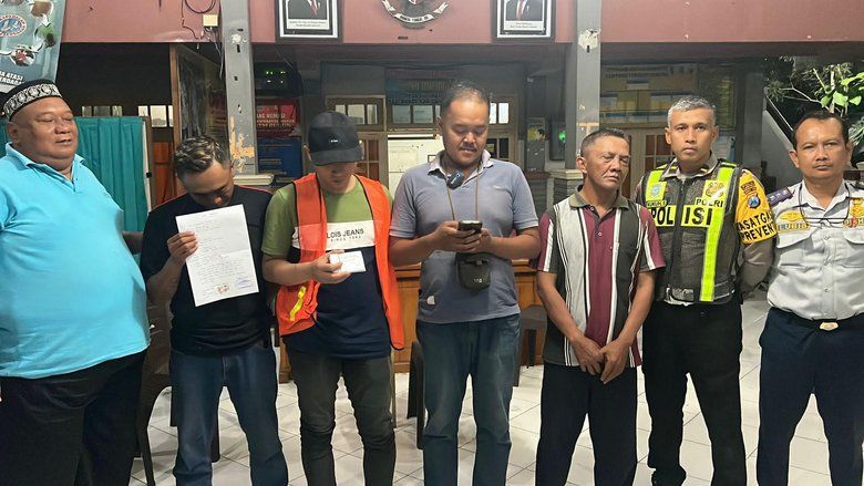 Meresahkan Sopir Truk, Empat Jukir Liar di JLU Lamongan Hanya Diminta Polisi Buat Surat Perjanjian