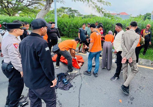 Lansia 61 Tahun Ditemukan Tak Bernyawa, Diduga Jatuh ke Sungai Kawasan Raya Laguna Timur Surabaya