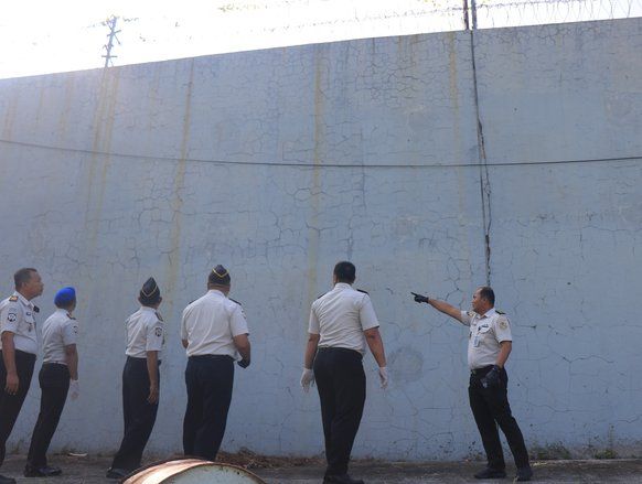 Paket Sabu dan Ganja Ditemukan Tersangkut di Tembok Lapas Pemuda Madiun