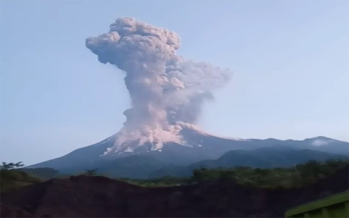 Merapi Erupsi Muncul Kilat