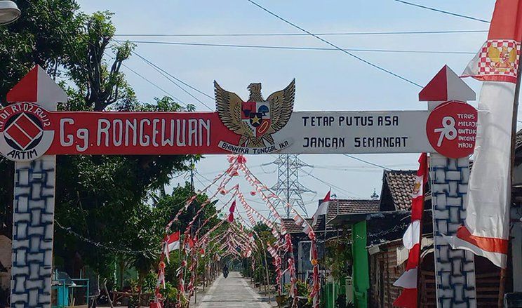 Gapura Merah Putih di Desa Purwojati Ngoro Dikeluhkan Warga Dinilai Gembosi Kemerdekaan