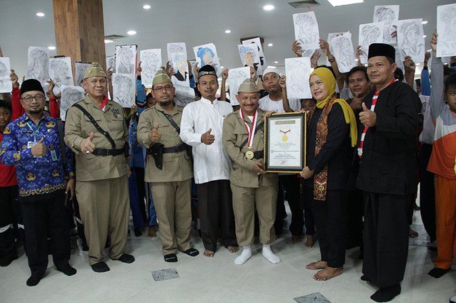 Lukisan Wajah Pahlawan Nasional Kiai As&rsquo;ad Catat Rekor Baru MURI