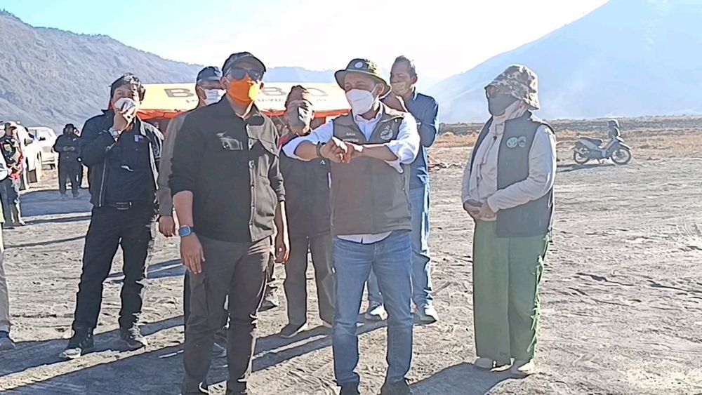 Menhut Pastikan Tiga Helikopter Gempur Karhutla Bromo hingga Padam