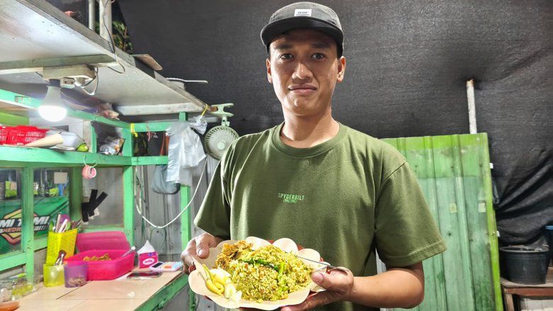 Nasi Goreng Warna-Warni Omi Tomi di Mojokerto, Dirintis Sejak Pandemi Covid
