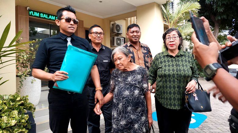 Nenek Elina Datangi Polda Jatim Lagi, Laporkan Pemalsuan Surat Tanah