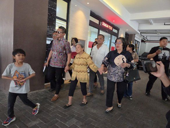 Diperiksa 3,5 Jam di Polda Jatim, Nenek Elina Dicecar 48 Pertanyaan Terkait Dugaan Dokumen Tanah