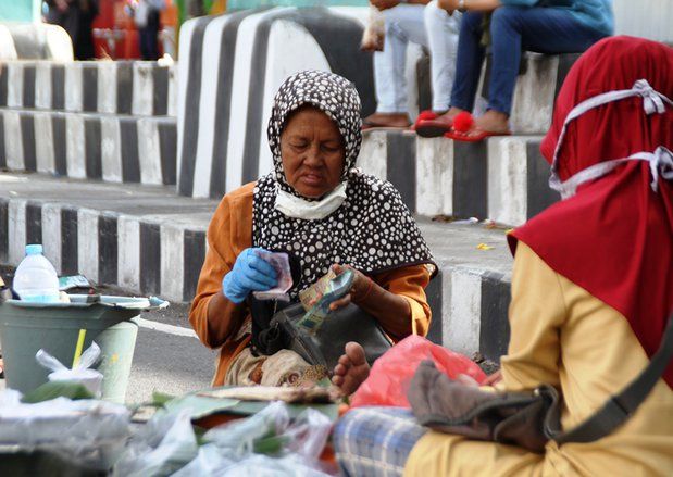 Kisah Nenek Pedagang Ikan di Masa Pandemi, Tertolong Bantuan Pemerintah