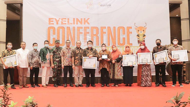 Eyelink Foundation Berikan Operasi Katarak dan Pterygium Gratis Pada Ratusan Warga Bawean