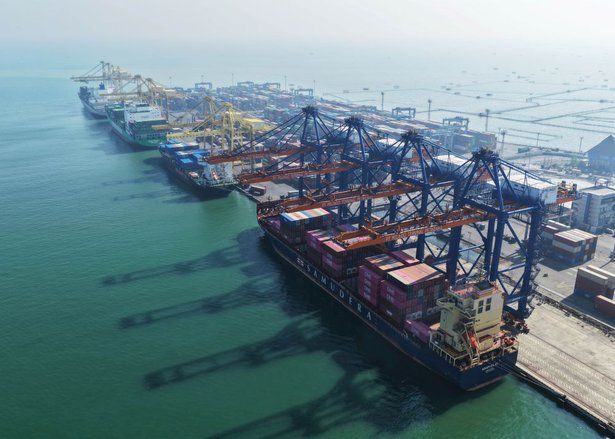 Kapasitas Pelabuhan Peti Kemas Naik, Simpul Logistik Darat Perlu Diperkuat