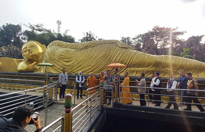 Jelang Hari Raya Waisak 2567 BE, Gubernur Jatim Cek Kesiapan Vihara Majapahit