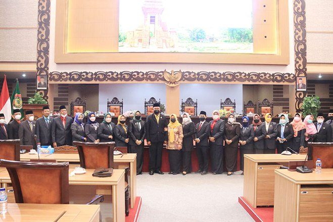 Bupati Mojokerto Saksikan Pengangkatan PAW DPRD Kabupaten Mojokerto