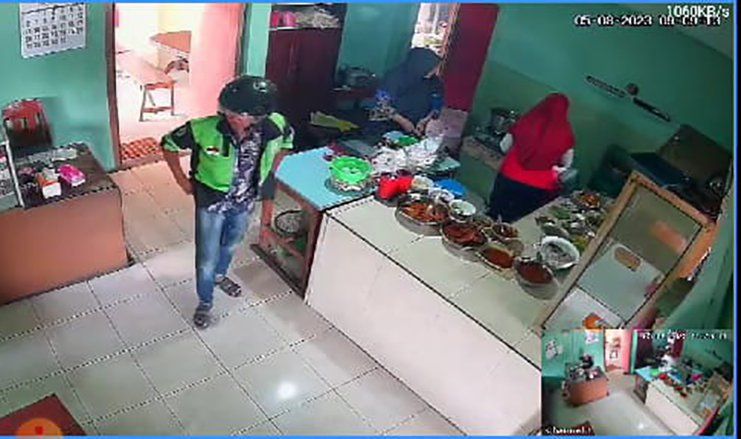 Beredar Video Oknum Ojek Online Diduga Mencuri Ponsel di Warung Terekam CCTV