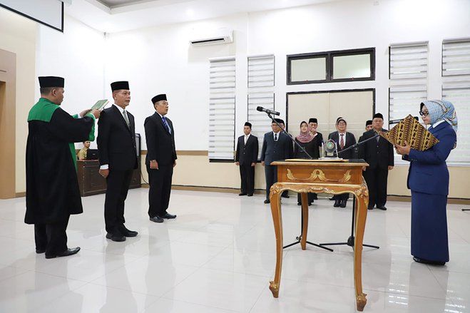 Bupati Jombang Lantik Dua Pejabat Baru, Ini Pesan Mundjidah Wahab