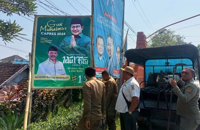 Dianggap Melanggar Perda, Atribut Parpol di Mojokerto Ditertibkan, Satpol PP: Curi Start Berkampanye