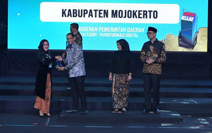 Pemkab Mojokerto Terima Anugerah Merdeka Belajar Kategori Transformasi Digital Kemdikbud Ristek RI