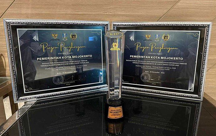 Di Malam Anugerah Keterbukaan Informasi Publik, Pemkot Mojokerto Raih Tiga Penghargaan