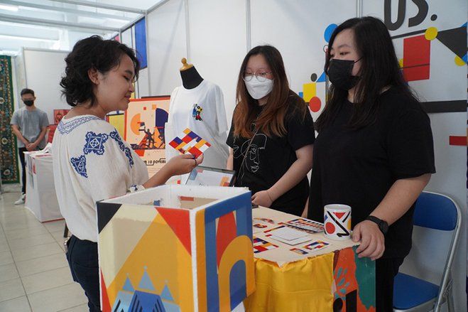 Hasil Karya Kreatif Mahasiswa FHIK UK Petra dalam IDEsember