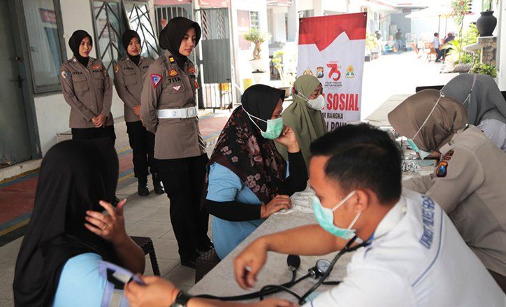 Peringati Hari Jadi ke-75, Polwan Gresik Cek Kesehatan di Lapas Perempuan