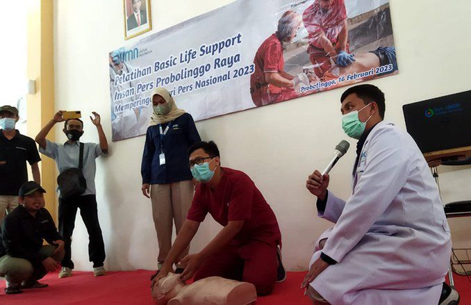 RSU Wonolangan Latih Wartawan Probolinggo Tangani Kegawatan Henti Nafas dan Jantung