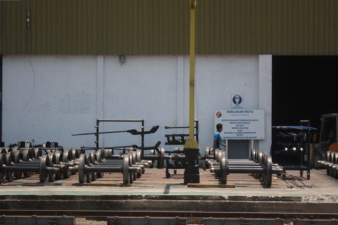 Kunjungi INKA, Bambang Haryo Kritik Pembangunan LRT