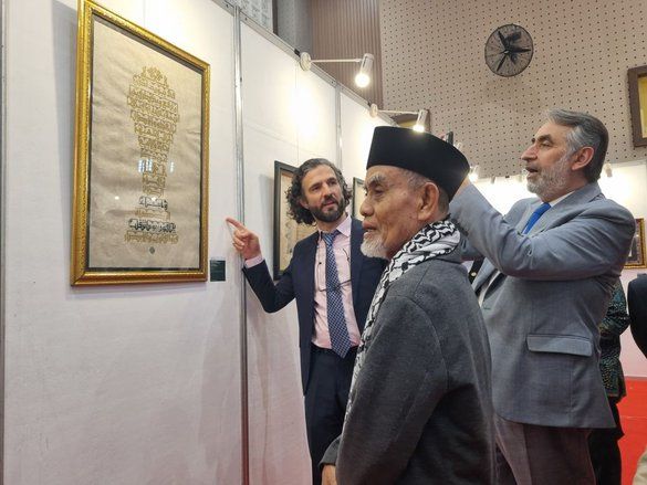 Tokoh Internasional Terpukau Karya Kaligrafi Santri Gontor